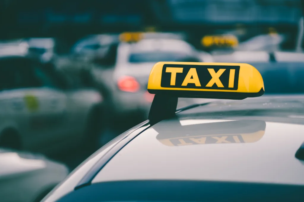 Jakie są wymagania na taksówkarza?