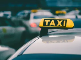 Jakie są wymagania na taksówkarza?